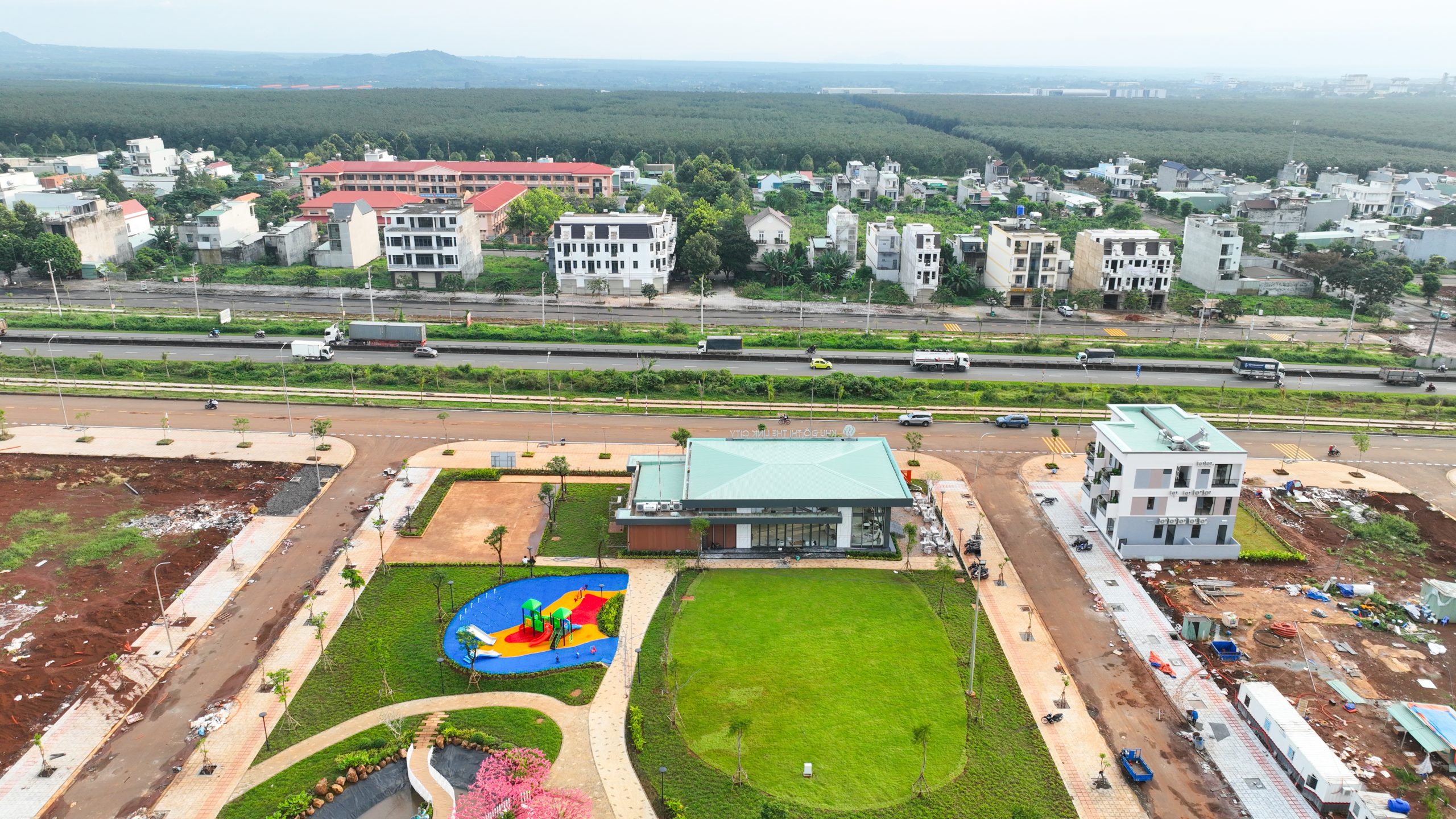 Đất nền nhà phố The Link City được đầu tư cơ sở hạ tầng hoàn chỉnh, tiện ích đẩy đủ, pháp lý sẵn sổ đỏ.